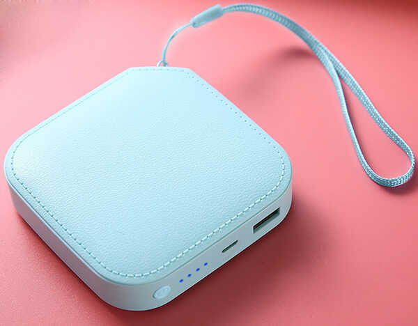 Power Bank en cuir.jpg Power Bank en cuir.jpg