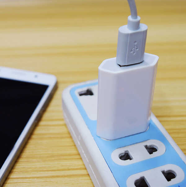 iphone usb charger.jpeg