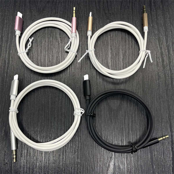 Lightning zu AUX Car Audio Kabel.jpg